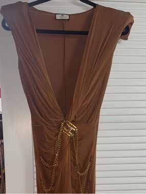 Elizabeth and James Brown Dress with Gold Chain Detail